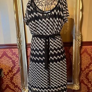 Joseph Ribkoff ladies dress - worn once. Has underdress also